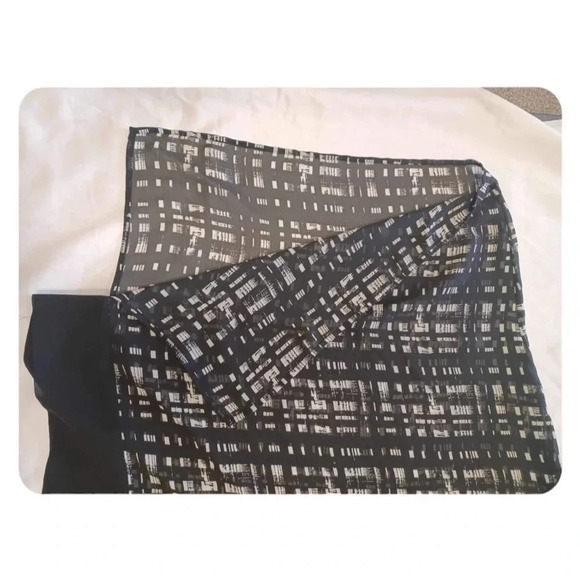 Michael Kors Black & White Short Sleeve Sheer Blouse Size  XS - Picture 7 of 10